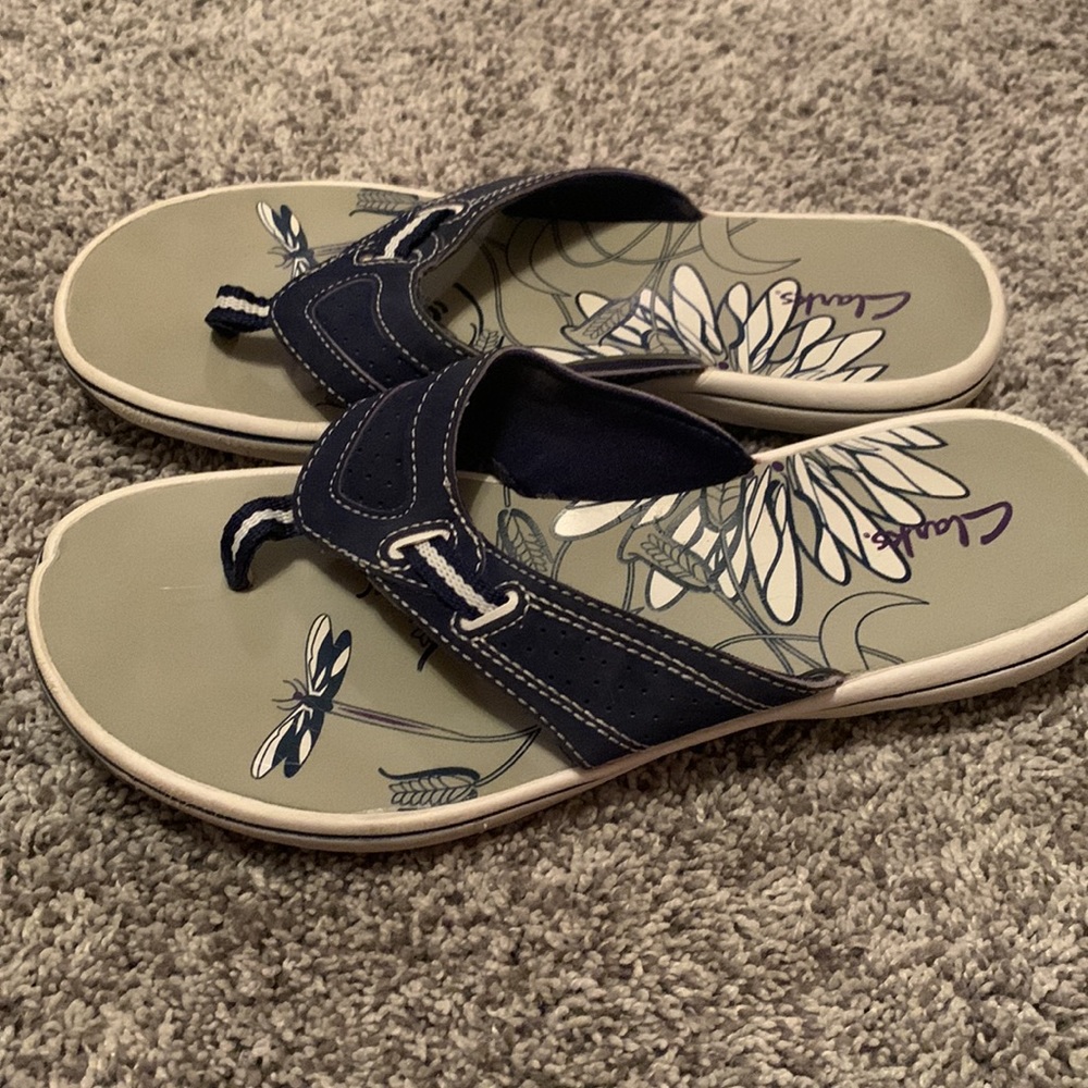 Clark’s Flop Flops - Picture 3 of 11